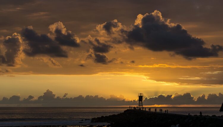 Découvrez les plus beaux couchers de soleil avec Keylodge, votre expert de la location saisonnière à la Réunion