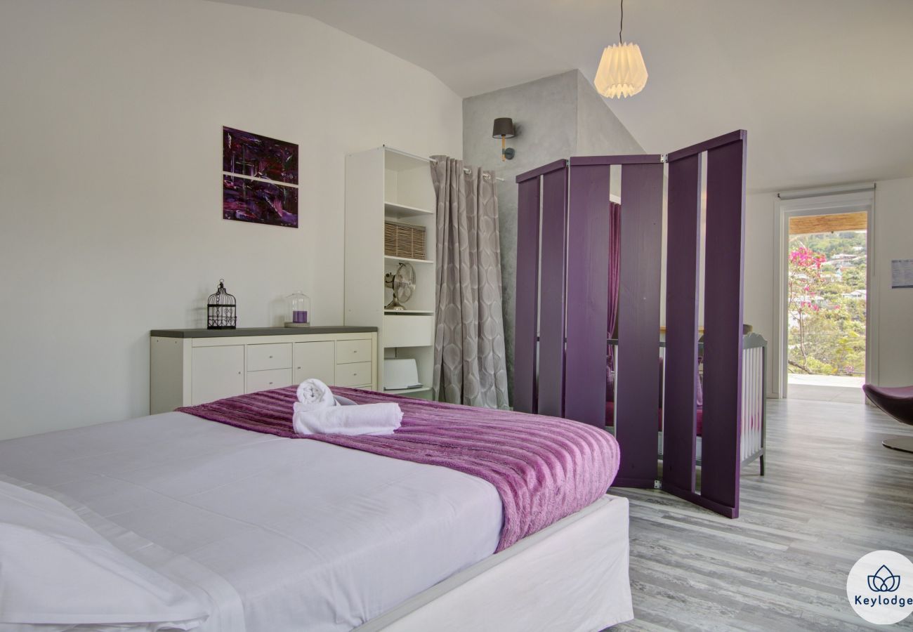 Rent by room in Sainte-Clotilde - Guest room « La Vierge » - Les Ser(e)ins – Nature – St-Denis