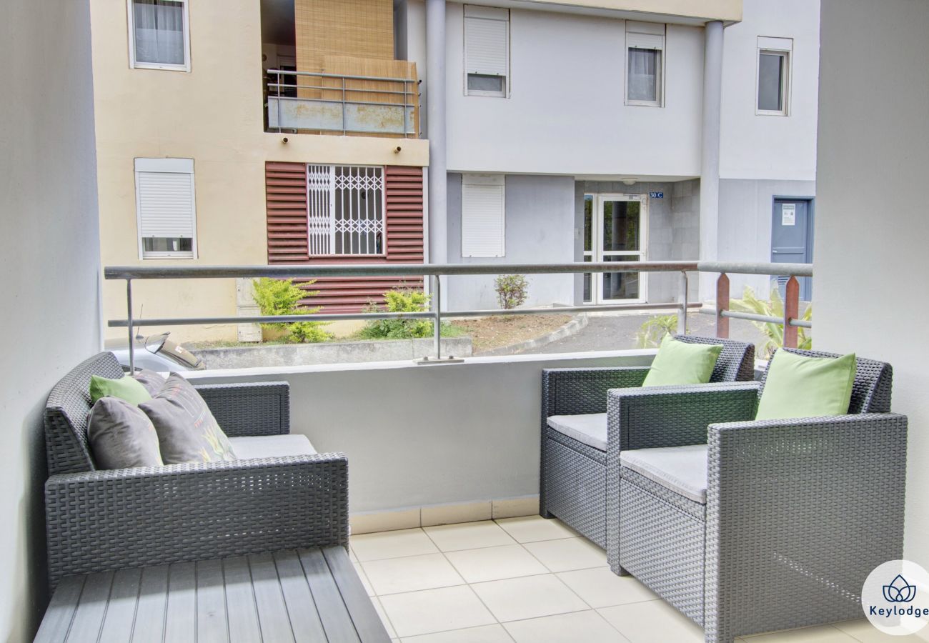 Apartment in Sainte-Clotilde - T3 - Ti Cactus - 50 m2 – Terrace – 8mn from airport