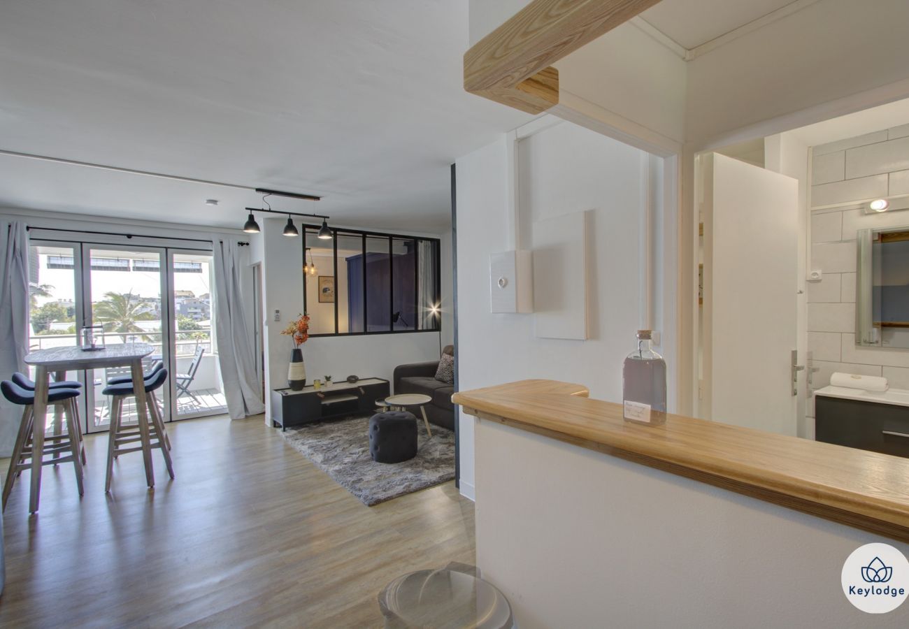 Apartment in Saint Denis - T2 – Black & Wood 3*** - 45m2 – 5min from city center - Saint-Denis