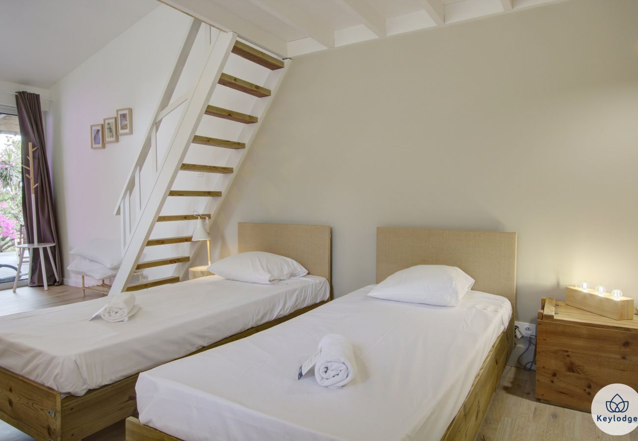 Rent by room in Sainte-Clotilde - Guest room « Le Capucin » - Les Ser(e)ins – Nature – St-Denis