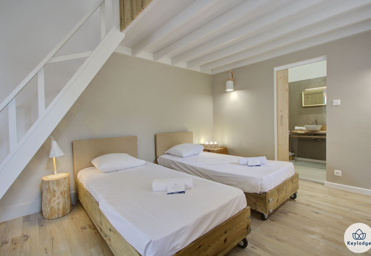 Rent by room in Sainte-Clotilde - Guest room « Le Capucin » - Les Ser(e)ins – Nature – St-Denis