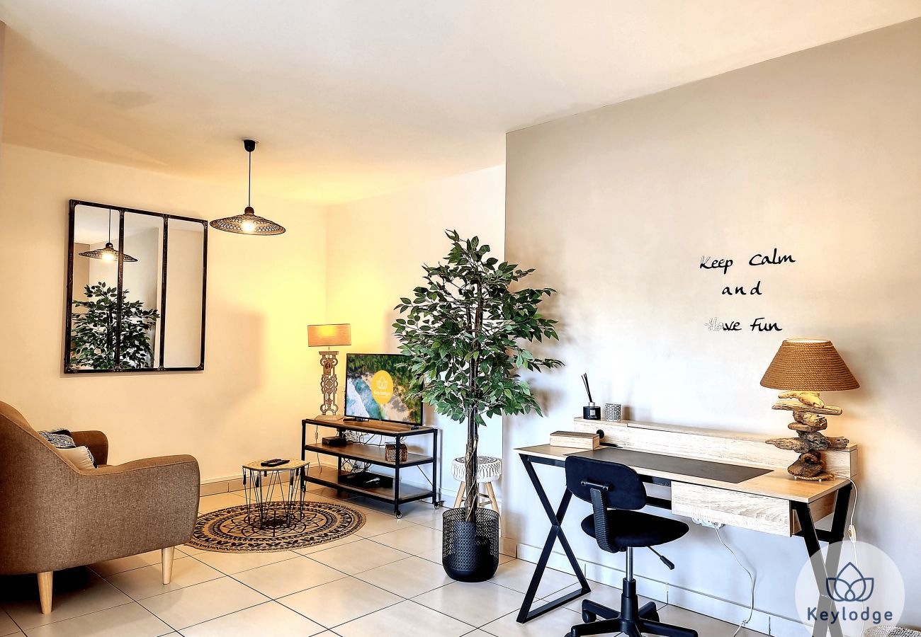 Apartment in Saint Denis - T2 – Perle des Camélias*** – close to Saint-Denis centre