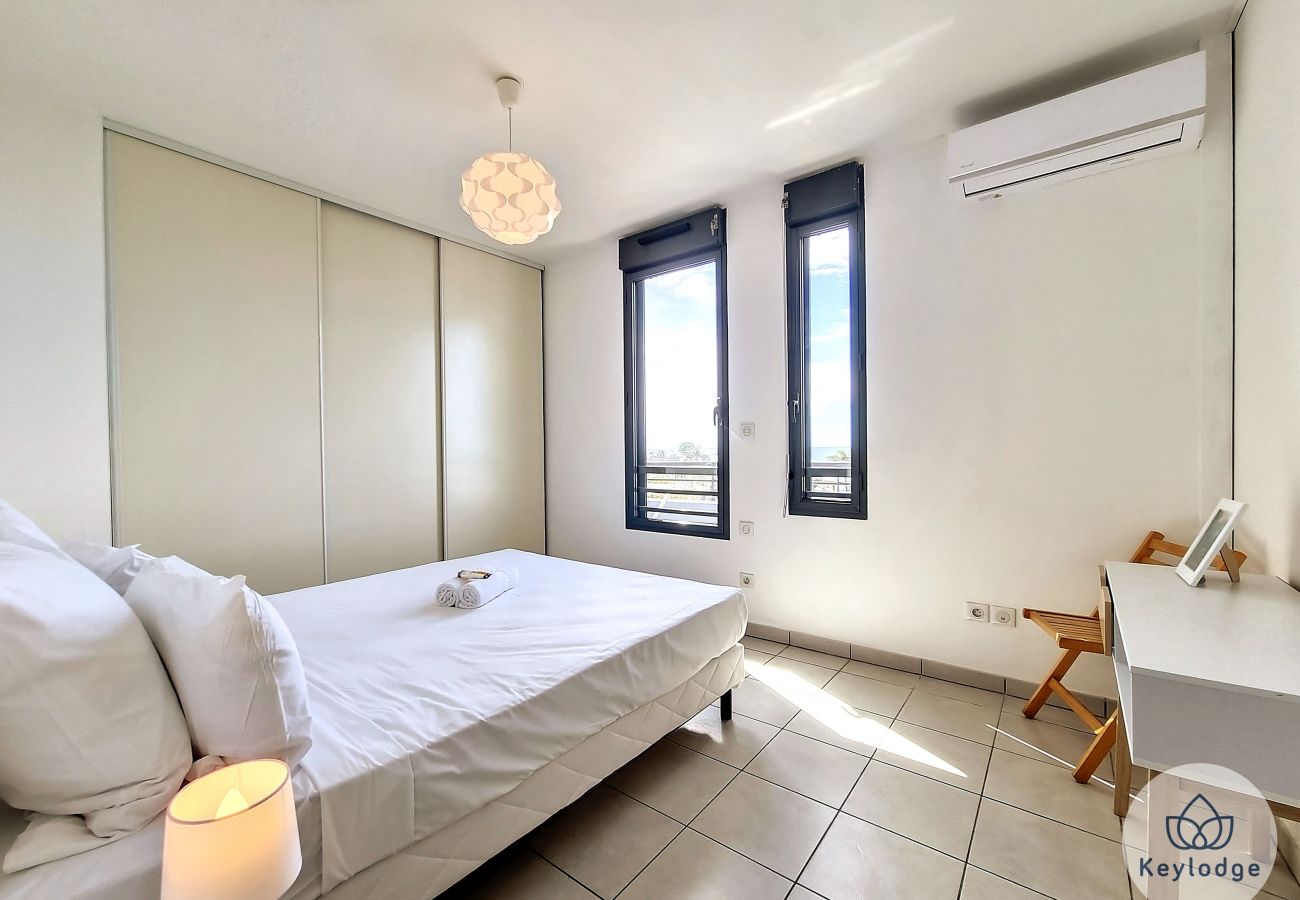 Apartment in Saint Pierre - T2 with sea view – Le Soélia – close to Saint-Pierre centre