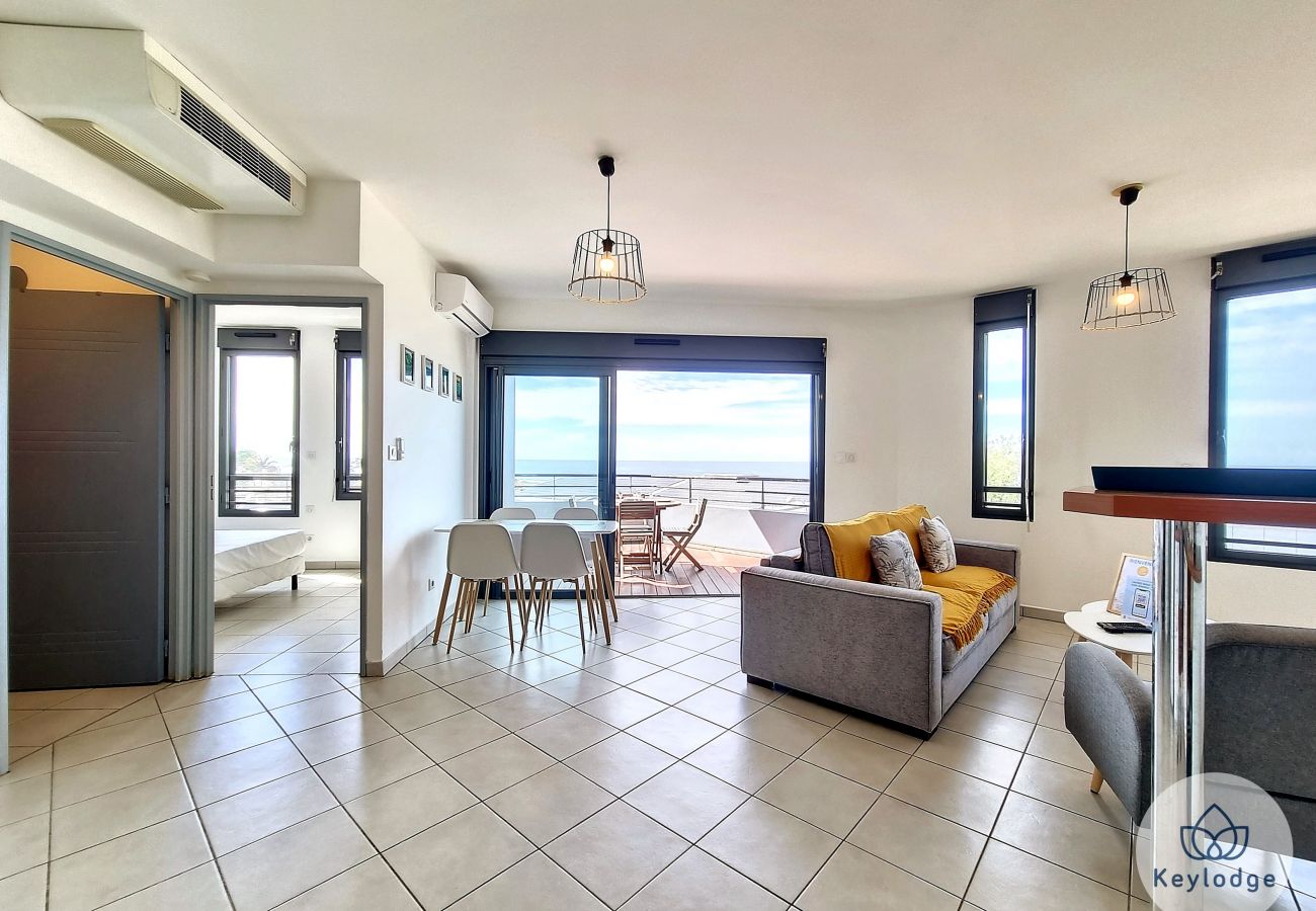 Apartment in Saint Pierre - T2 with sea view – Le Soélia – close to Saint-Pierre centre