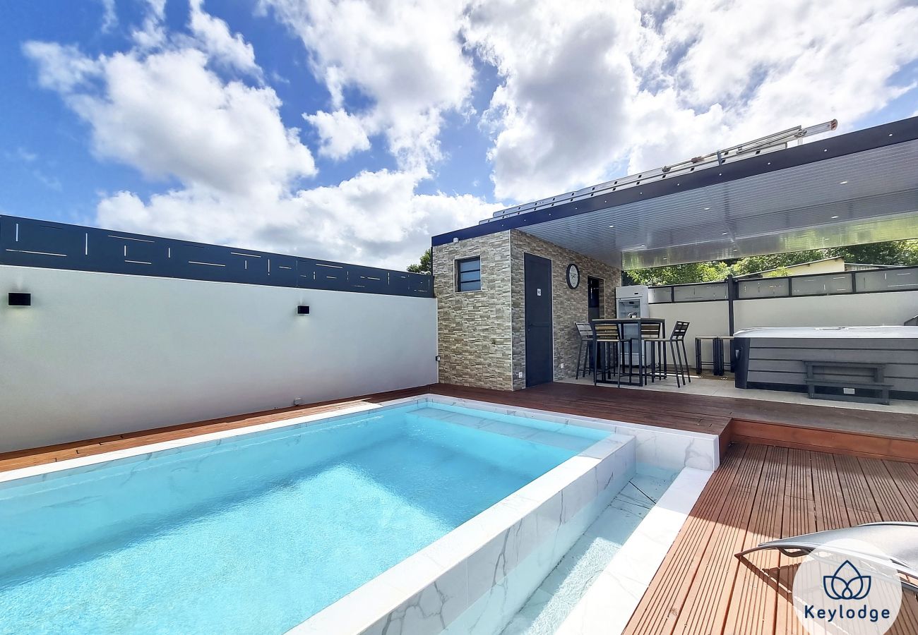 Maison à SAINT-JOSEPH - F7 – Villa Casa del Amor – avec piscine à débordement et jacuzzi à St-Joseph